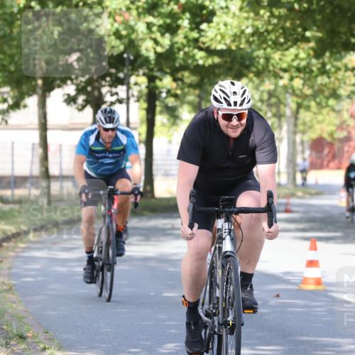 11.08.2024 - GEWOBA Citytriathlon Bremen H.Heesch http://msf.ph/oto/6768340 11.08.2024 10:23:22 Radfahren 15, 35, 38, 49, 66, 84 meine-sportfotos.de