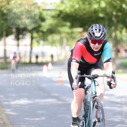 11.08.2024 - GEWOBA Citytriathlon Bremen H.Heesch http://msf.ph/oto/6768341 11.08.2024 10:40:48 Radfahren 32, 49, 55, 69, 80, 98, 109 meine-sportfotos.de