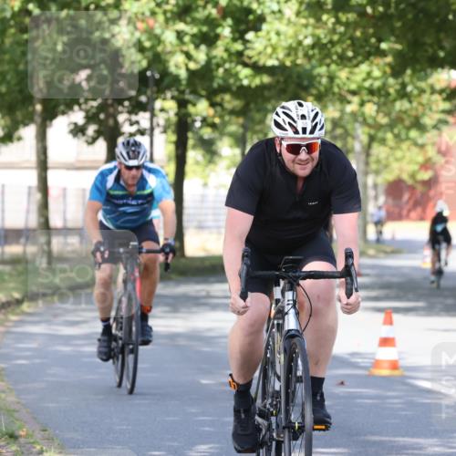 11.08.2024 - GEWOBA Citytriathlon Bremen H.Heesch http://msf.ph/oto/6768342 11.08.2024 10:23:22 Radfahren 15, 35, 38, 49, 66, 84 meine-sportfotos.de