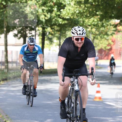 11.08.2024 - GEWOBA Citytriathlon Bremen H.Heesch http://msf.ph/oto/6768343 11.08.2024 10:23:22 Radfahren 15, 35, 38, 49, 66, 84 meine-sportfotos.de