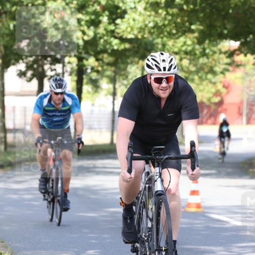 11.08.2024 - GEWOBA Citytriathlon Bremen H.Heesch http://msf.ph/oto/6768345 11.08.2024 10:23:22 Radfahren 15, 35, 38, 49, 66, 84 meine-sportfotos.de