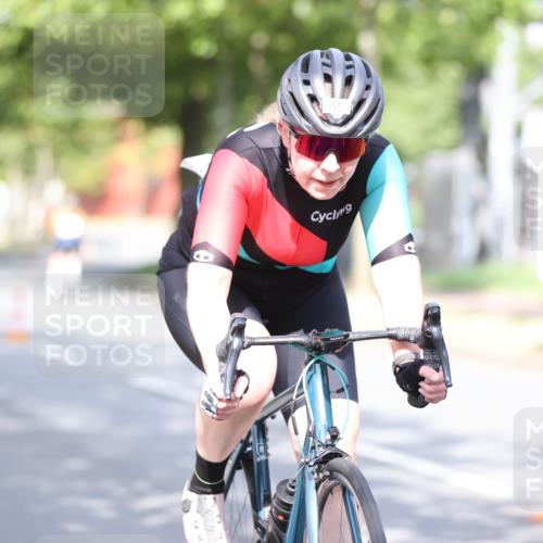 11.08.2024 - GEWOBA Citytriathlon Bremen H.Heesch http://msf.ph/oto/6768350 11.08.2024 10:40:48 Radfahren 32, 49, 55, 69, 80, 98, 109 meine-sportfotos.de