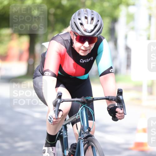 11.08.2024 - GEWOBA Citytriathlon Bremen H.Heesch http://msf.ph/oto/6768352 11.08.2024 10:40:48 Radfahren 32, 49, 55, 69, 80, 98, 109 meine-sportfotos.de
