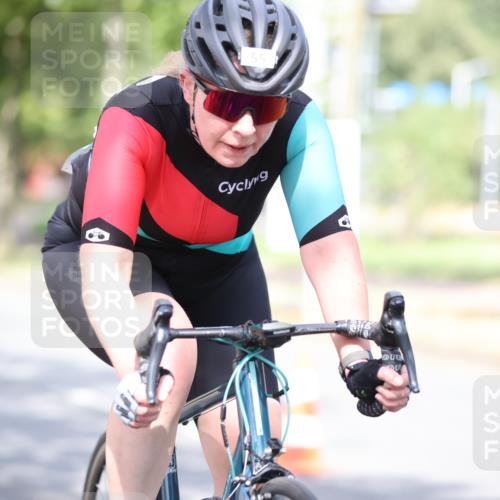 11.08.2024 - GEWOBA Citytriathlon Bremen H.Heesch http://msf.ph/oto/6768356 11.08.2024 10:40:48 Radfahren 32, 49, 55, 69, 80, 98, 109 meine-sportfotos.de