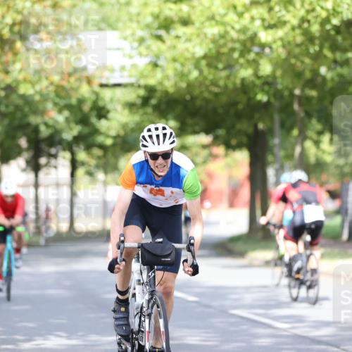11.08.2024 - GEWOBA Citytriathlon Bremen H.Heesch http://msf.ph/oto/6768358 11.08.2024 10:40:51 Radfahren 32, 49, 55, 69, 80, 98, 109 meine-sportfotos.de