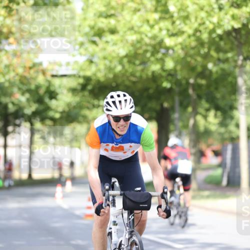 11.08.2024 - GEWOBA Citytriathlon Bremen H.Heesch http://msf.ph/oto/6768364 11.08.2024 10:40:51 Radfahren 32, 49, 55, 69, 80, 98, 109 meine-sportfotos.de