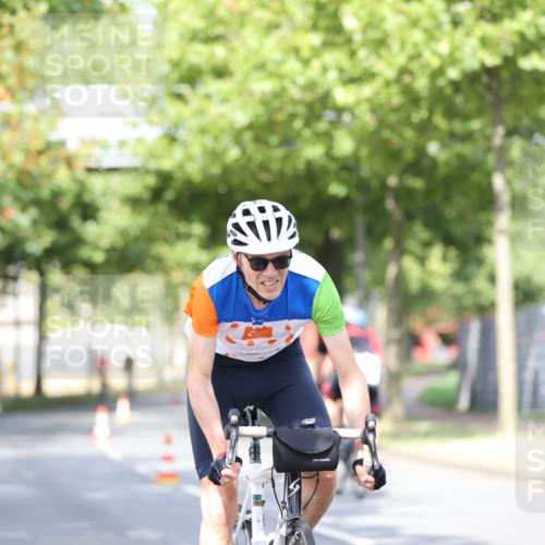 11.08.2024 - GEWOBA Citytriathlon Bremen H.Heesch http://msf.ph/oto/6768366 11.08.2024 10:40:51 Radfahren 32, 49, 55, 69, 80, 98, 109 meine-sportfotos.de