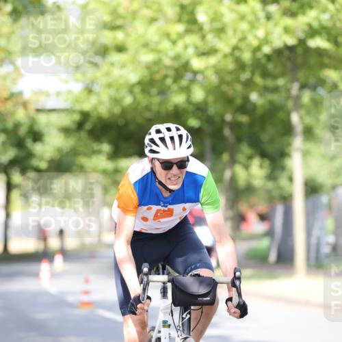 11.08.2024 - GEWOBA Citytriathlon Bremen H.Heesch http://msf.ph/oto/6768367 11.08.2024 10:40:51 Radfahren 32, 49, 55, 69, 80, 98, 109 meine-sportfotos.de