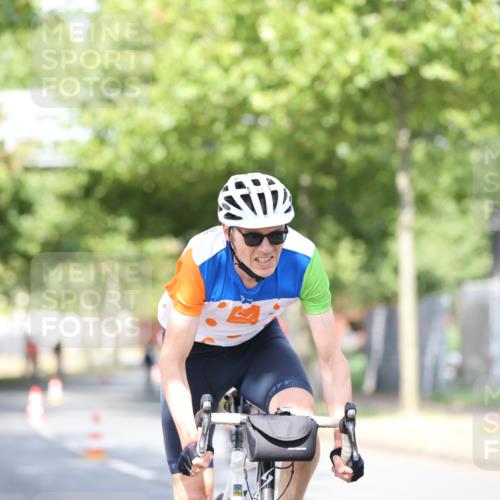 11.08.2024 - GEWOBA Citytriathlon Bremen H.Heesch http://msf.ph/oto/6768370 11.08.2024 10:40:51 Radfahren 32, 49, 55, 69, 80, 98, 109 meine-sportfotos.de