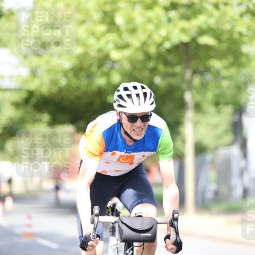 11.08.2024 - GEWOBA Citytriathlon Bremen H.Heesch http://msf.ph/oto/6768372 11.08.2024 10:40:51 Radfahren 32, 49, 55, 69, 80, 98, 109 meine-sportfotos.de
