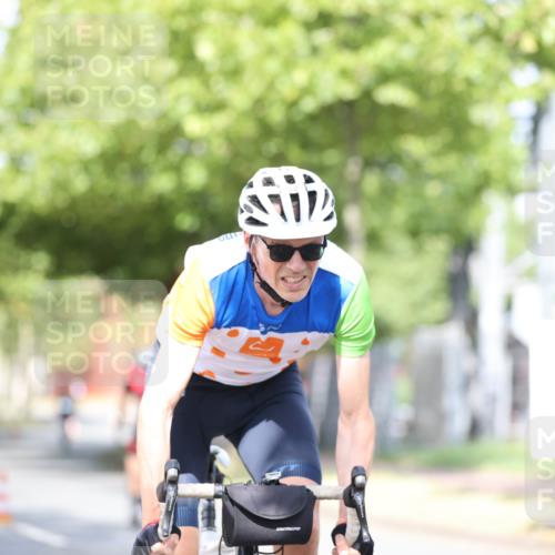 11.08.2024 - GEWOBA Citytriathlon Bremen H.Heesch http://msf.ph/oto/6768375 11.08.2024 10:40:51 Radfahren 32, 49, 55, 69, 80, 98, 109 meine-sportfotos.de