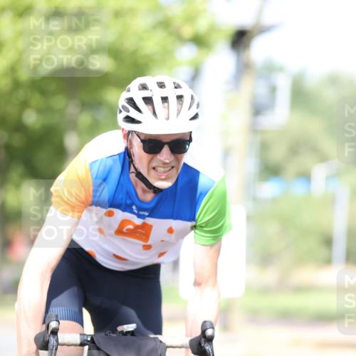 11.08.2024 - GEWOBA Citytriathlon Bremen H.Heesch http://msf.ph/oto/6768381 11.08.2024 10:40:52 Radfahren 32, 49, 55, 69, 80, 98, 109 meine-sportfotos.de