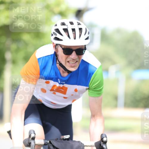 11.08.2024 - GEWOBA Citytriathlon Bremen H.Heesch http://msf.ph/oto/6768384 11.08.2024 10:40:52 Radfahren 32, 49, 55, 69, 80, 98, 109 meine-sportfotos.de