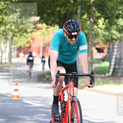 11.08.2024 - GEWOBA Citytriathlon Bremen H.Heesch http://msf.ph/oto/6768385 11.08.2024 10:23:25 Radfahren 15, 35, 38, 49, 66, 74, 84 meine-sportfotos.de
