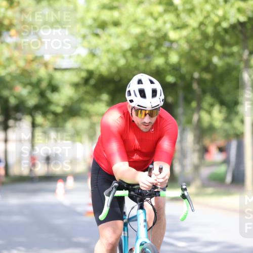 11.08.2024 - GEWOBA Citytriathlon Bremen H.Heesch http://msf.ph/oto/6768386 11.08.2024 10:40:53 Radfahren 32, 49, 55, 69, 80, 98, 109 meine-sportfotos.de