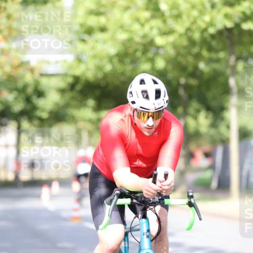 11.08.2024 - GEWOBA Citytriathlon Bremen H.Heesch http://msf.ph/oto/6768388 11.08.2024 10:40:53 Radfahren 32, 49, 55, 69, 80, 98, 109 meine-sportfotos.de
