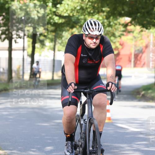 11.08.2024 - GEWOBA Citytriathlon Bremen H.Heesch http://msf.ph/oto/6768402 11.08.2024 10:23:31 Radfahren 15, 32, 35, 38, 49, 66, 74, 84 meine-sportfotos.de