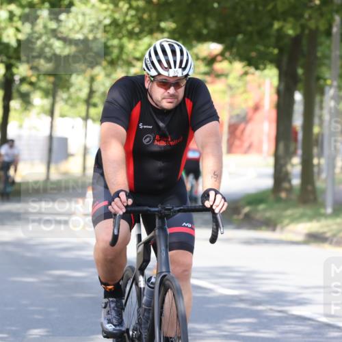 11.08.2024 - GEWOBA Citytriathlon Bremen H.Heesch http://msf.ph/oto/6768406 11.08.2024 10:23:31 Radfahren 15, 32, 35, 38, 49, 66, 74, 84 meine-sportfotos.de