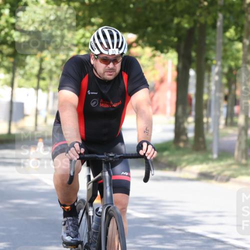 11.08.2024 - GEWOBA Citytriathlon Bremen H.Heesch http://msf.ph/oto/6768407 11.08.2024 10:23:31 Radfahren 15, 32, 35, 38, 49, 66, 74, 84 meine-sportfotos.de