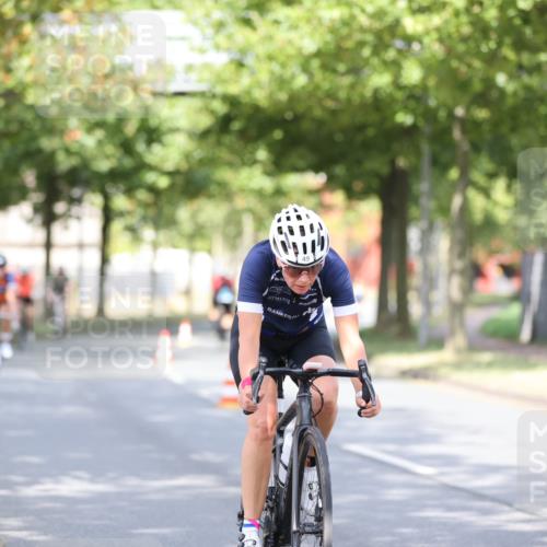 11.08.2024 - GEWOBA Citytriathlon Bremen H.Heesch http://msf.ph/oto/6768410 11.08.2024 10:40:55 Radfahren 32, 49, 55, 69, 80, 98, 109 meine-sportfotos.de