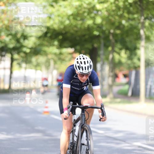 11.08.2024 - GEWOBA Citytriathlon Bremen H.Heesch http://msf.ph/oto/6768414 11.08.2024 10:40:55 Radfahren 32, 49, 55, 69, 80, 98, 109 meine-sportfotos.de