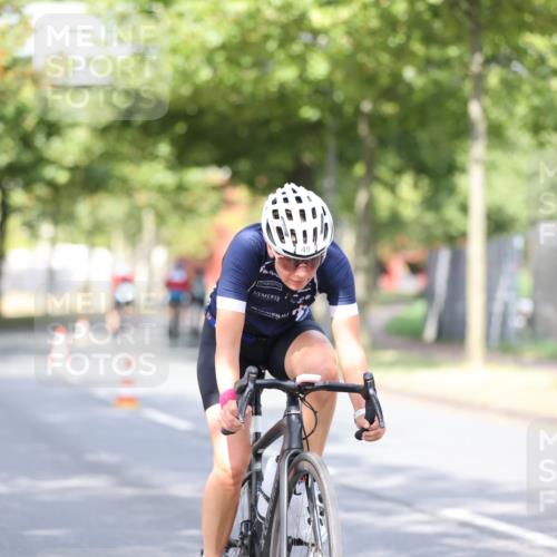 11.08.2024 - GEWOBA Citytriathlon Bremen H.Heesch http://msf.ph/oto/6768416 11.08.2024 10:40:55 Radfahren 32, 49, 55, 69, 80, 98, 109 meine-sportfotos.de