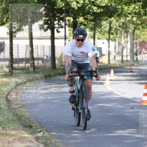 11.08.2024 - GEWOBA Citytriathlon Bremen H.Heesch http://msf.ph/oto/6768418 11.08.2024 10:23:37 Radfahren 15, 32, 35, 38, 49, 74, 84 meine-sportfotos.de