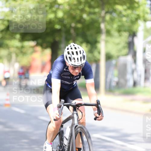 11.08.2024 - GEWOBA Citytriathlon Bremen H.Heesch http://msf.ph/oto/6768419 11.08.2024 10:40:55 Radfahren 32, 49, 55, 69, 80, 98, 109 meine-sportfotos.de