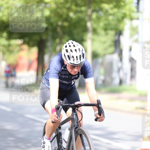 11.08.2024 - GEWOBA Citytriathlon Bremen H.Heesch http://msf.ph/oto/6768421 11.08.2024 10:40:55 Radfahren 32, 49, 55, 69, 80, 98, 109 meine-sportfotos.de