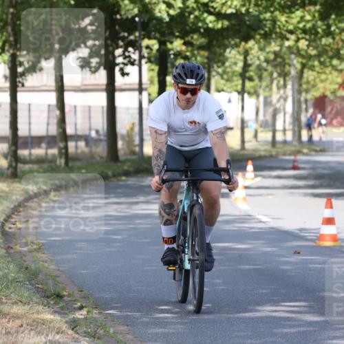 11.08.2024 - GEWOBA Citytriathlon Bremen H.Heesch http://msf.ph/oto/6768422 11.08.2024 10:23:37 Radfahren 15, 32, 35, 38, 49, 74, 84 meine-sportfotos.de