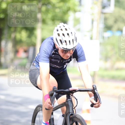 11.08.2024 - GEWOBA Citytriathlon Bremen H.Heesch http://msf.ph/oto/6768426 11.08.2024 10:40:55 Radfahren 32, 49, 55, 69, 80, 98, 109 meine-sportfotos.de