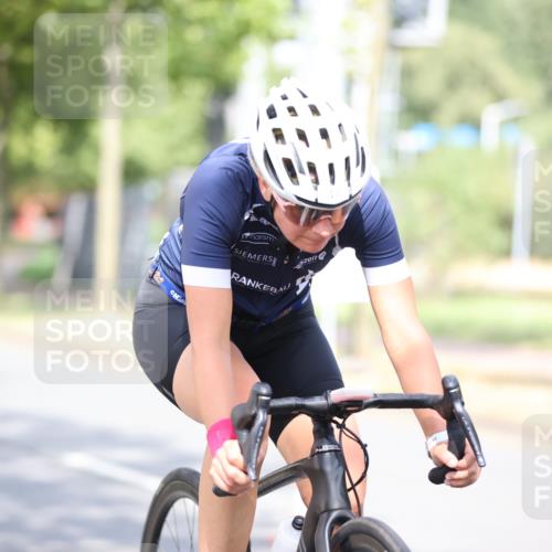 11.08.2024 - GEWOBA Citytriathlon Bremen H.Heesch http://msf.ph/oto/6768428 11.08.2024 10:40:55 Radfahren 32, 49, 55, 69, 80, 98, 109 meine-sportfotos.de