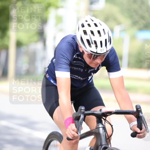 11.08.2024 - GEWOBA Citytriathlon Bremen H.Heesch http://msf.ph/oto/6768430 11.08.2024 10:40:55 Radfahren 32, 49, 55, 69, 80, 98, 109 meine-sportfotos.de