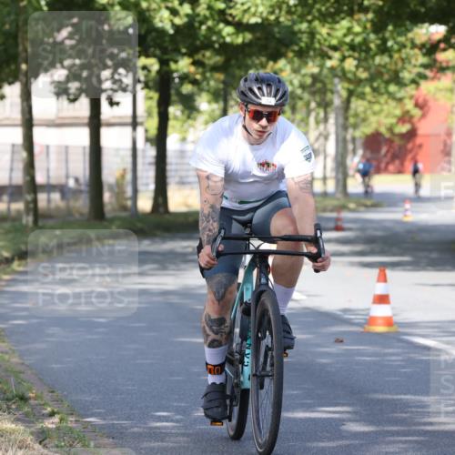 11.08.2024 - GEWOBA Citytriathlon Bremen H.Heesch http://msf.ph/oto/6768433 11.08.2024 10:23:37 Radfahren 15, 32, 35, 38, 49, 74, 84 meine-sportfotos.de