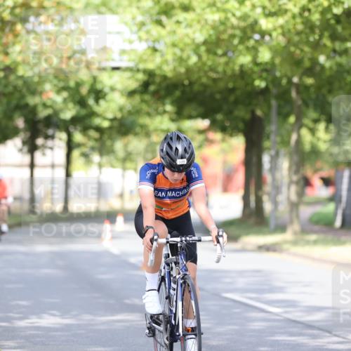 11.08.2024 - GEWOBA Citytriathlon Bremen H.Heesch http://msf.ph/oto/6768437 11.08.2024 10:40:57 Radfahren 15, 32, 49, 55, 69, 80, 98, 109 meine-sportfotos.de