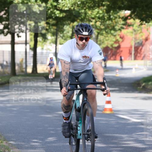 11.08.2024 - GEWOBA Citytriathlon Bremen H.Heesch http://msf.ph/oto/6768438 11.08.2024 10:23:38 Radfahren 32, 35, 74, 84 meine-sportfotos.de