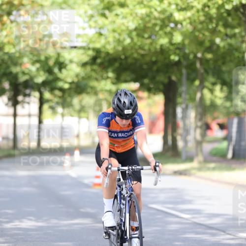 11.08.2024 - GEWOBA Citytriathlon Bremen H.Heesch http://msf.ph/oto/6768440 11.08.2024 10:40:57 Radfahren 15, 32, 49, 55, 69, 80, 98, 109 meine-sportfotos.de