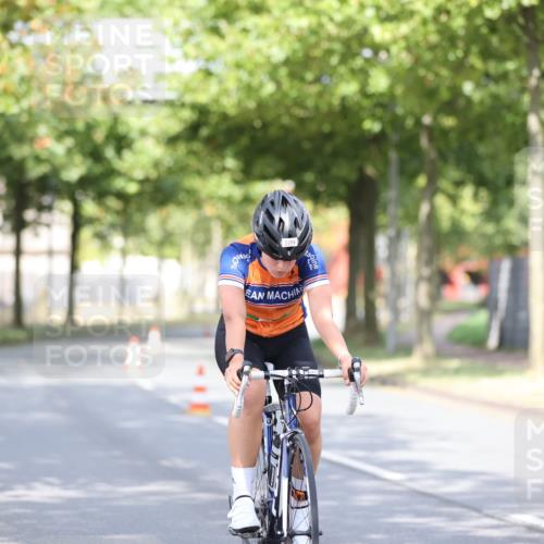11.08.2024 - GEWOBA Citytriathlon Bremen H.Heesch http://msf.ph/oto/6768442 11.08.2024 10:40:57 Radfahren 15, 32, 49, 55, 69, 80, 98, 109 meine-sportfotos.de