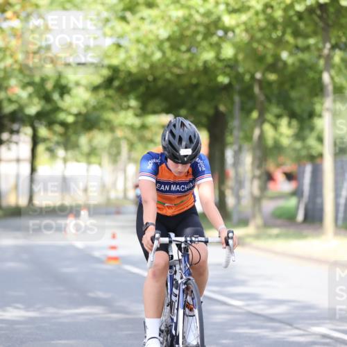 11.08.2024 - GEWOBA Citytriathlon Bremen H.Heesch http://msf.ph/oto/6768445 11.08.2024 10:40:57 Radfahren 15, 32, 49, 55, 69, 80, 98, 109 meine-sportfotos.de