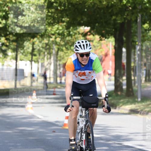 11.08.2024 - GEWOBA Citytriathlon Bremen H.Heesch http://msf.ph/oto/6768446 11.08.2024 10:23:43 Radfahren 17, 21, 32, 35, 70, 74 meine-sportfotos.de