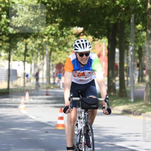11.08.2024 - GEWOBA Citytriathlon Bremen H.Heesch http://msf.ph/oto/6768448 11.08.2024 10:23:43 Radfahren 17, 21, 32, 35, 70, 74 meine-sportfotos.de