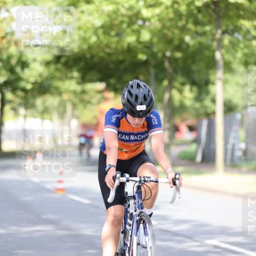 11.08.2024 - GEWOBA Citytriathlon Bremen H.Heesch http://msf.ph/oto/6768449 11.08.2024 10:40:57 Radfahren 15, 32, 49, 55, 69, 80, 98, 109 meine-sportfotos.de