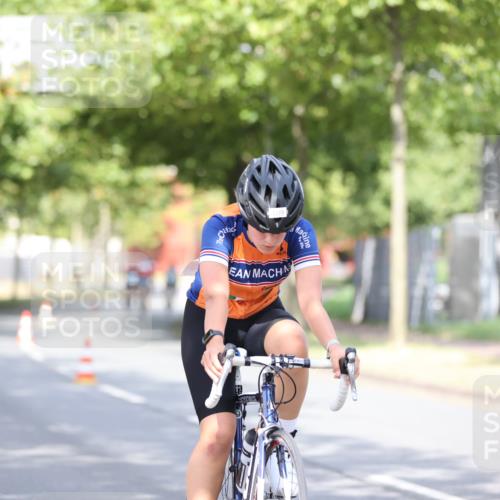 11.08.2024 - GEWOBA Citytriathlon Bremen H.Heesch http://msf.ph/oto/6768451 11.08.2024 10:40:57 Radfahren 15, 32, 49, 55, 69, 80, 98, 109 meine-sportfotos.de