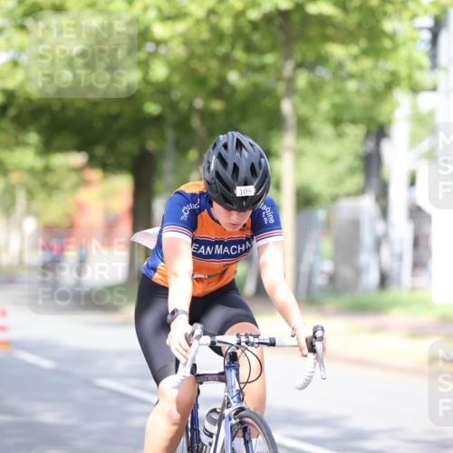11.08.2024 - GEWOBA Citytriathlon Bremen H.Heesch http://msf.ph/oto/6768456 11.08.2024 10:40:57 Radfahren 15, 32, 49, 55, 69, 80, 98, 109 meine-sportfotos.de