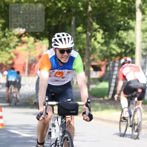 11.08.2024 - GEWOBA Citytriathlon Bremen H.Heesch http://msf.ph/oto/6768457 11.08.2024 10:23:43 Radfahren 17, 21, 32, 35, 70, 74 meine-sportfotos.de