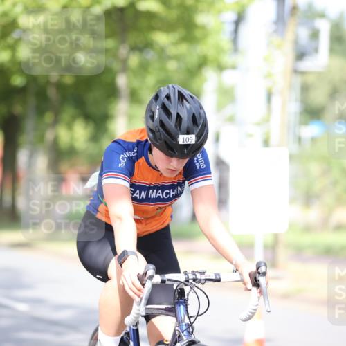 11.08.2024 - GEWOBA Citytriathlon Bremen H.Heesch http://msf.ph/oto/6768461 11.08.2024 10:40:57 Radfahren 15, 32, 49, 55, 69, 80, 98, 109 meine-sportfotos.de