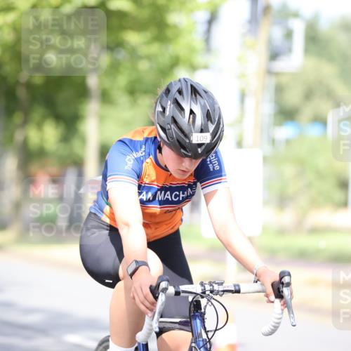 11.08.2024 - GEWOBA Citytriathlon Bremen H.Heesch http://msf.ph/oto/6768463 11.08.2024 10:40:58 Radfahren 15, 32, 49, 55, 69, 80, 98, 109 meine-sportfotos.de