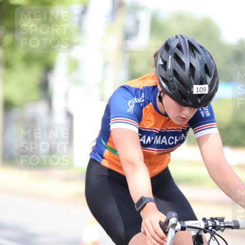 11.08.2024 - GEWOBA Citytriathlon Bremen H.Heesch http://msf.ph/oto/6768470 11.08.2024 10:40:58 Radfahren 15, 32, 49, 55, 69, 80, 98, 109 meine-sportfotos.de