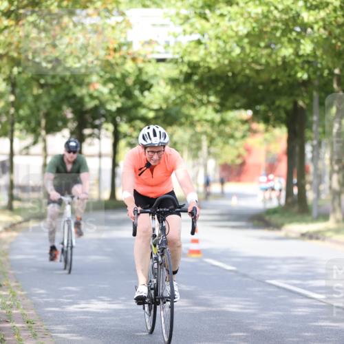 11.08.2024 - GEWOBA Citytriathlon Bremen H.Heesch http://msf.ph/oto/6768479 11.08.2024 10:40:59 Radfahren 15, 32, 49, 69, 80, 98, 109 meine-sportfotos.de