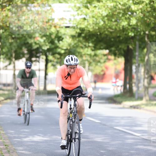 11.08.2024 - GEWOBA Citytriathlon Bremen H.Heesch http://msf.ph/oto/6768484 11.08.2024 10:40:59 Radfahren 15, 32, 49, 69, 80, 98, 109 meine-sportfotos.de